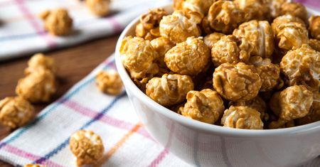 Karmelizowany popcorn na słodko