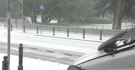 Barierki wróciły przed Sejm. “Po proteście zostaną zdemontowane”
