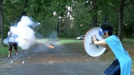 Odbijanie fajerwerków wcale nie jest takie łatwe [wideo] 1