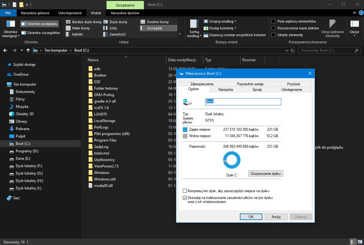 Ciemny motyw Eksploratora według Microsoftu nie musi już obejmować właściwości dysków oraz innych okien systemowych.