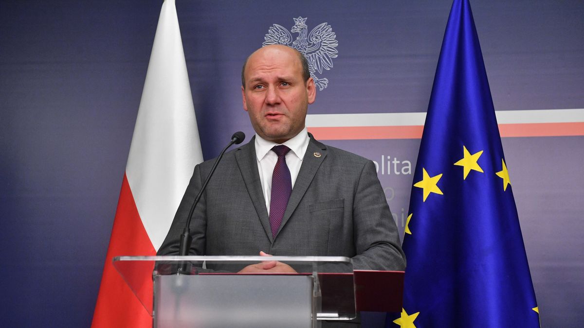 Szymon Szynkowski vel S�kRadek Pietruszkabriefing, budowa, Ministerstwo Spraw Zagranicznych, pomnik, briefing prasowy, konferencja prasowa, polityk, polityka