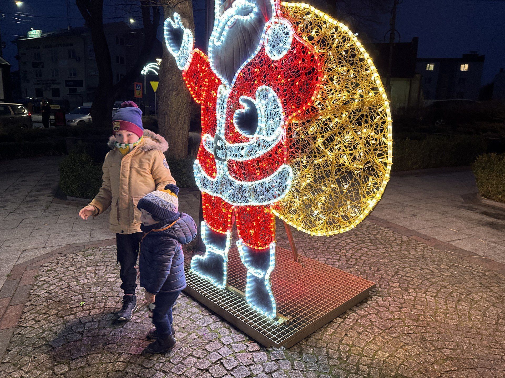 Piękne iluminacje zdobią ożarowski rynek
