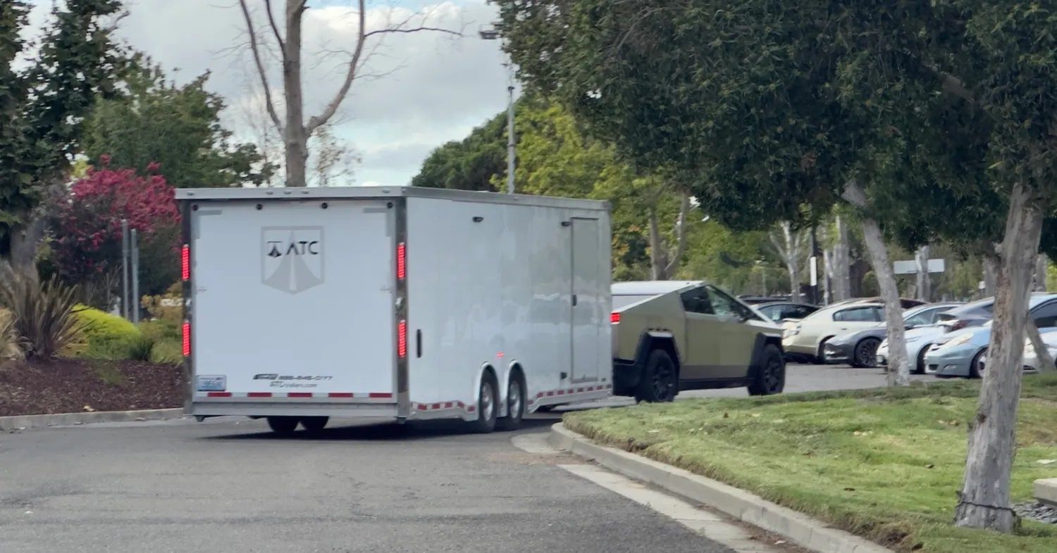 Cybertruck z przyczepą wywołał spore poruszenie w sieci