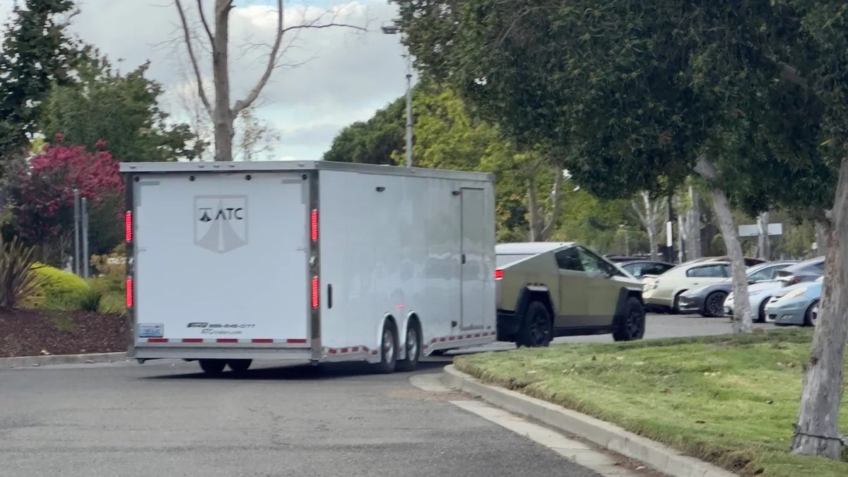 Cybertruck z przyczepą wywołał spore poruszenie w sieci