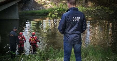 Zatrzymano kolejnych członków gangu. Policja odzyskała 4 sejfy i broń