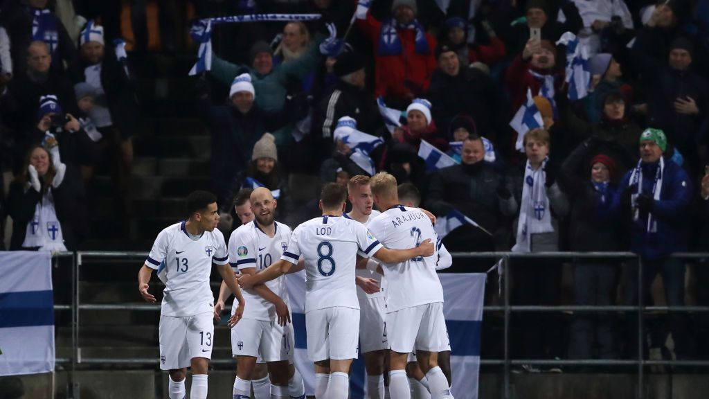 Zdjęcie okładkowe artykułu: Getty Images / James Williamson / Na zdjęciu: radość piłkarzy Finlandii