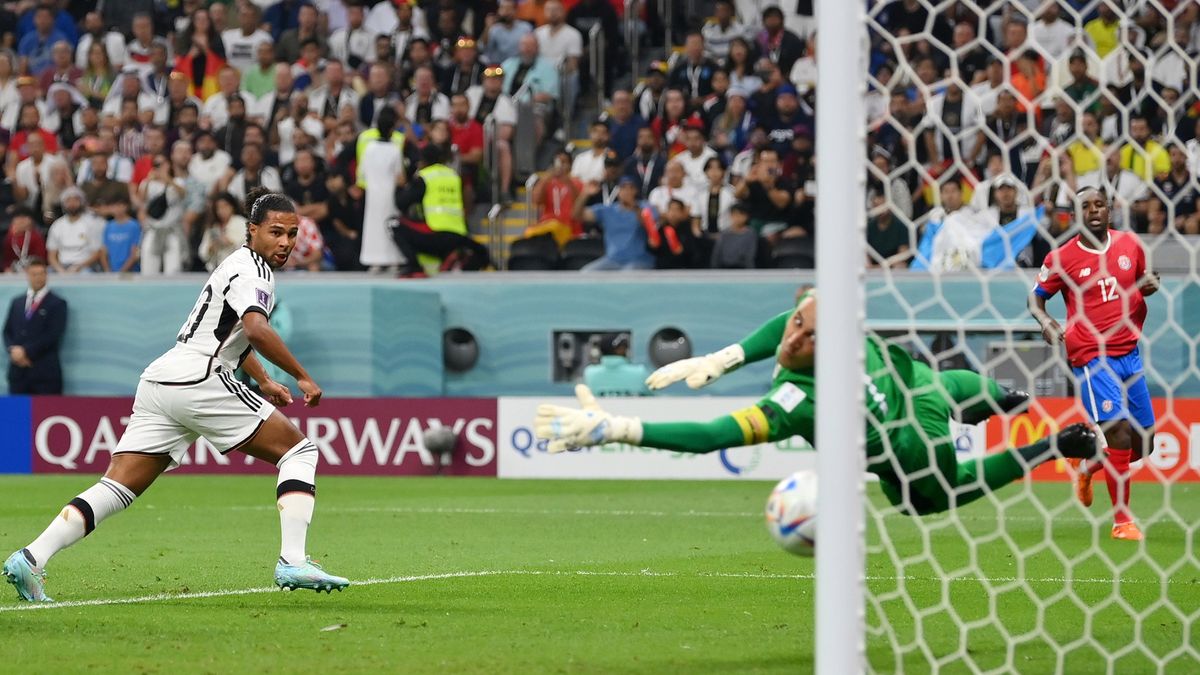 Getty Images / Dan Mullan / Na zdjęciu: Moment w którym Serge Gnabry strzelił bramkę przeciwko Kostaryce.