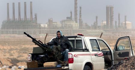 Libia podbija ceny ropy. Bojówki zablokowały największe pole naftowe w tym kraju