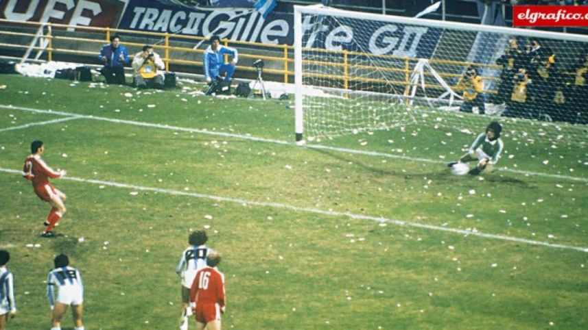 Fillol broni rzut karny wykonywany przez Kazmierza Deynę. Mundial 1978.