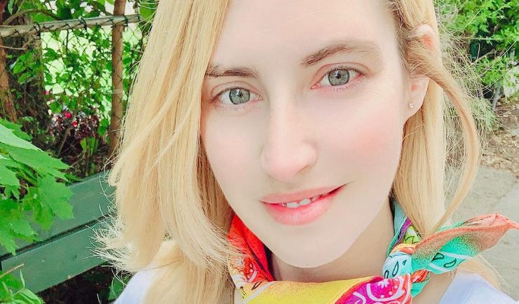 Mimo dwóch dawek, zachorowała. Chłopak okłamał ją