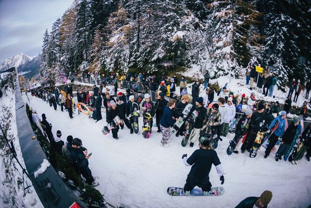 Ethan Morgan pokazuje, że snowboard można zaprosić również do miast (fot. Monster Media)