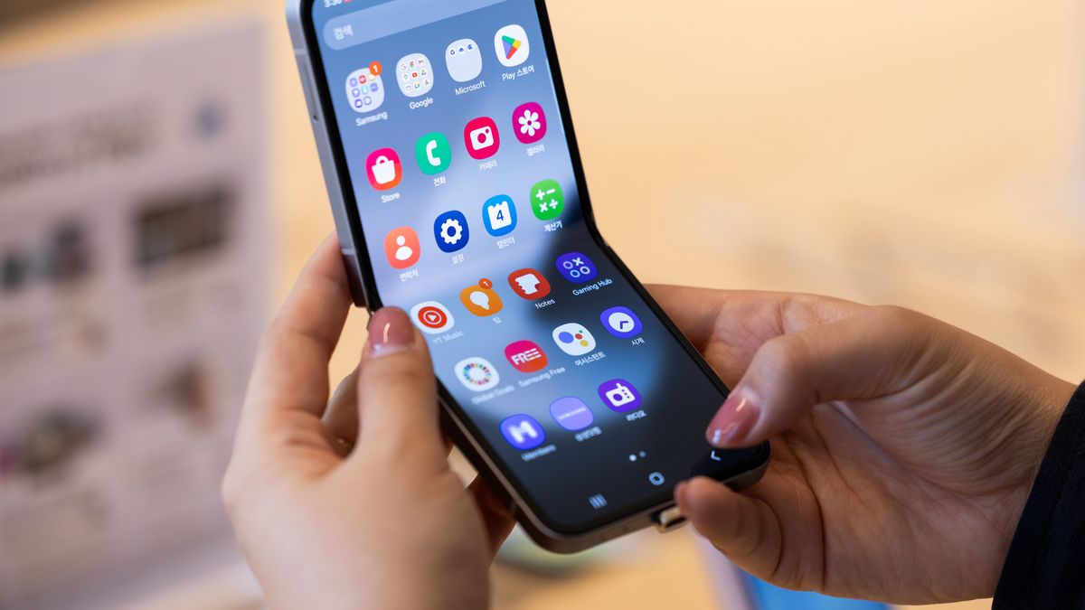 A Samsung Electronics Co. Galaxy Z Flip 6 smartphone displayed at a Samsung store in Seoul, South Korea, on Friday, Oct. 4, 2024. Samsung is expected to report record-high revenue in the September quarter, buoyed by a recovery in chip prices and strong demand for AI-supporting high-bandwidth memory. Photographer: SeongJoon Cho/Bloomberg via Getty Images
