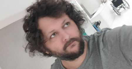 Piotr przyznał, że jest alkoholikiem. Reakcja internautów przywraca wiarę w człowieka