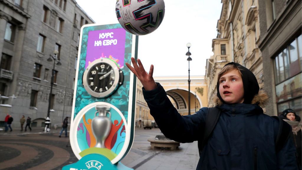licznik odmierzający czas do rozpoczęcia Euro 2020 w Sankt Petersburgu, jednego z miast organizatorów