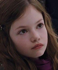 Mackenzie Foy zagrała córkę wampirów. Jak dziś wygląda dziewczynka ze "Zmierzchu"?