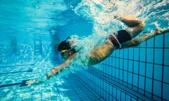 9-latek uratował życie na basenie. Wyciągnął chłopca leżącego na dnie