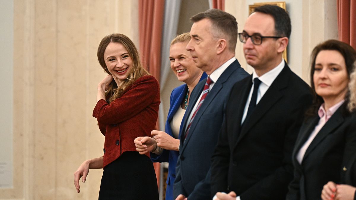 Warszawa, 30.01.2024. Od lewej: minister rodziny i polityki społecznej Agnieszka Dziemianowicz-Bąk, minister edukacji narodowej Barbara Nowacka, Minister Nauki Dariusz Wieczorek, minister infrastruktury Dariusz Klimczak oraz minister ds. polityki senioralnej Marzena Okła-Drewnowicz podczas uroczystości powołania ministrów w skład Rady Dialogu Społecznego, 30 bm. w Pałacu Prezydenckim w Warszawie. (jm) PAP/Radek Pietruszka