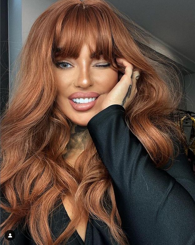 Anna Renusz przed rozpuszczeniem kwasu w ustach