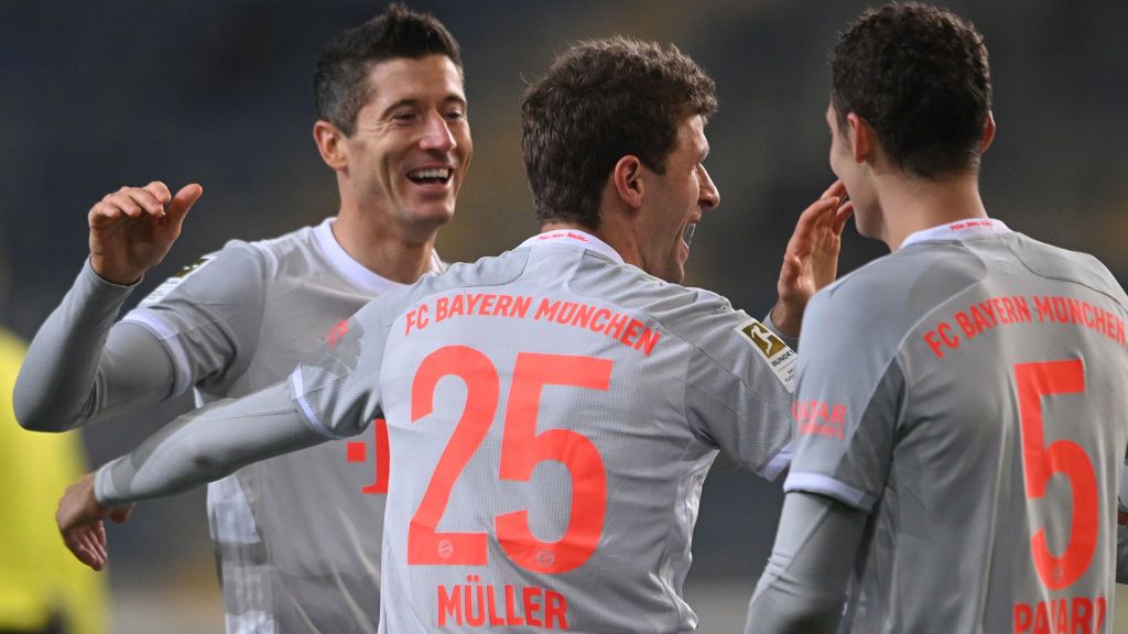 piłkarze Bayernu Monachium (z lewej: Robert Lewandowski)