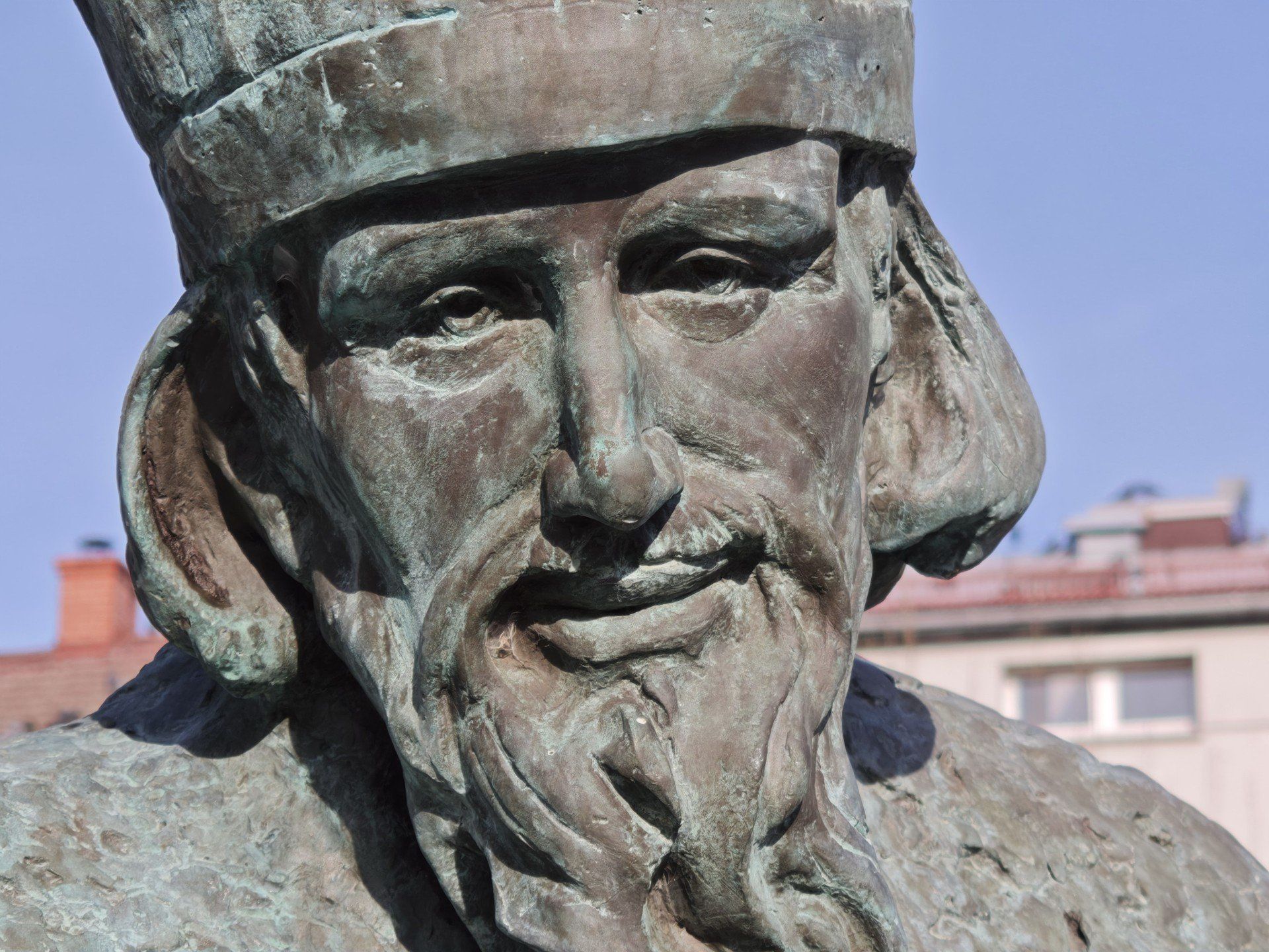 Niekończący się spór o Mikołaja. Pomnik w Chrzanowie budzi skrajne opinie po roku obecności