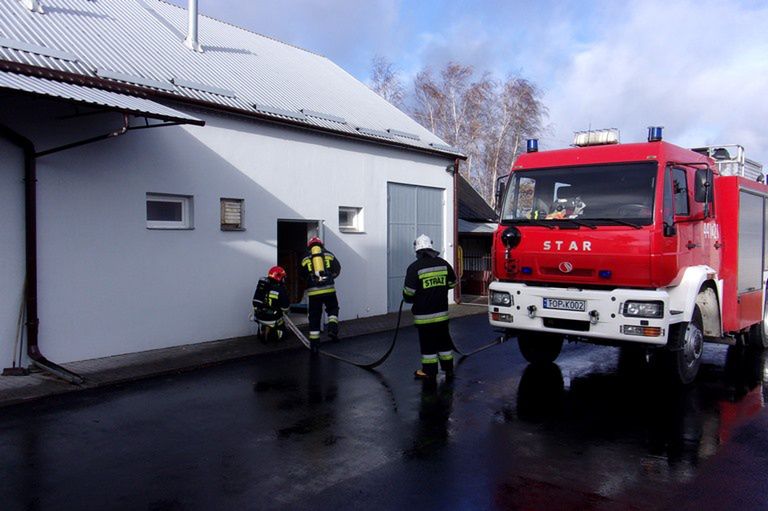 Interwencja Straży Pożarnej na  obiekcie F.P.H Piekarnia Zbigniew Curyło Sadowie gm Sadowie.