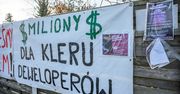 Kuria sprzedała teren deweloperowi. Protest mieszkańców