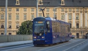 Wrocław. Spore utrudnienia na Legnickiej. Wykoleił się zabytkowy tramwaj