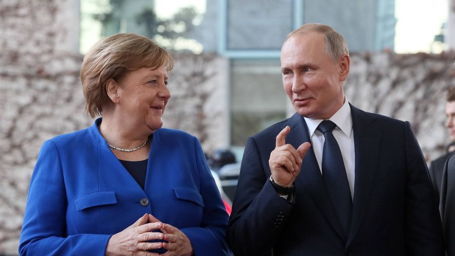 Szczepionka na COVID-19. Rozmowa Angeli Merkel i Władimira Putina dotyczyła możliwości wspólnej produkcji preparatu