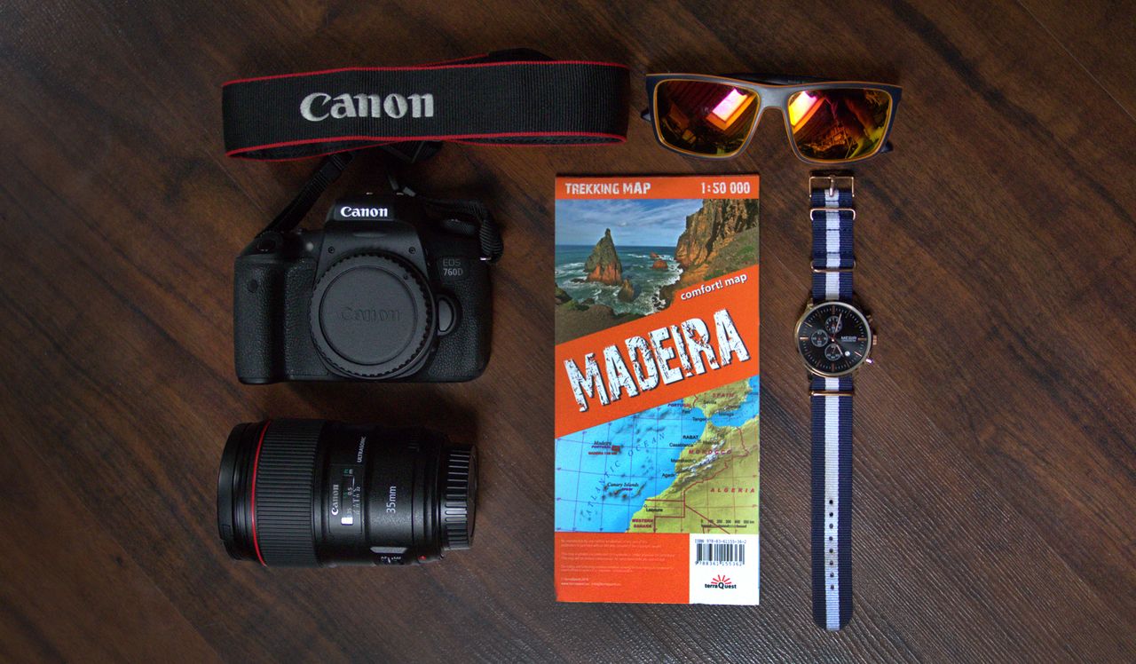 W podróż najlepiej zabrać lekki i sprytny aparat, jak np. Canon EOS 760.