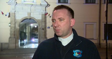 Kierowca biskupa zaatakowany nożem w Myślenicach. Zatrzymano podejrzanego