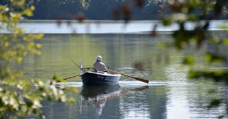 Gadżety dla wędkarzy, które pozwolą się zrelaksować podczas oczekiwania na połów