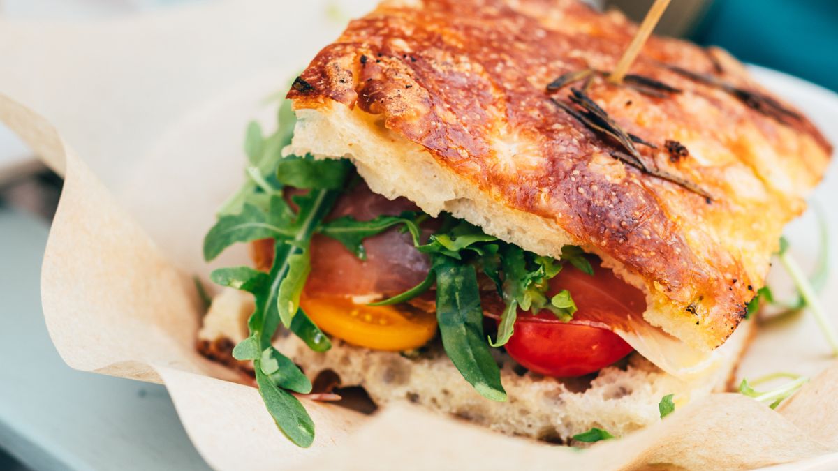 Kanapka z focacci to nowy wymiar przekąsek!