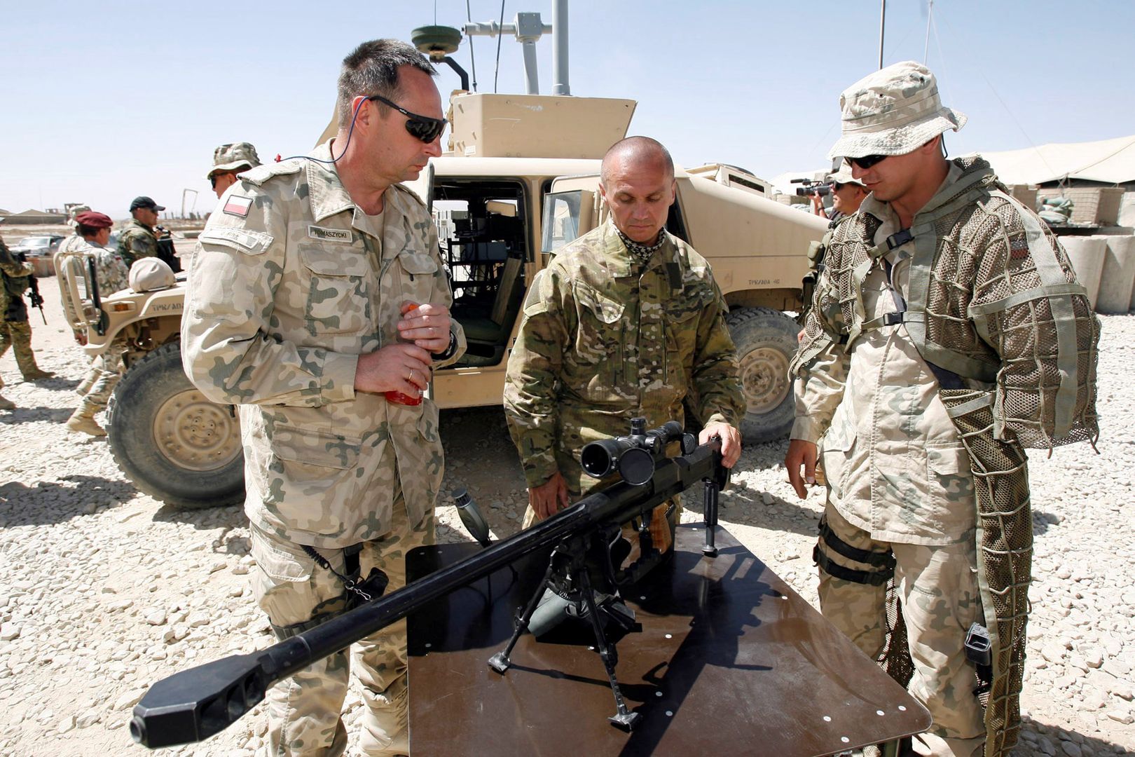 Gen. Roman Polko, w czasie gdy był dowódcą GROM, rozpoczął działania w Afganistanie, a w marcu 2003 wziął udział w II wojnie w Zatoce Perskiej oraz rozpoczął służbę na misji stabilizacyjnej w Iraku 
