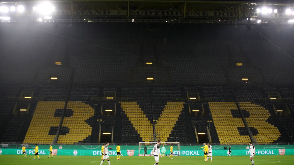 Zdjęcie okładkowe artykułu: PAP/EPA / FRIEDEMANN VOGEL / Na zdjęciu: mecz Borussia Dortmund - SC Paderborn 07