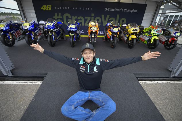 Valentino Rossi i jego mistrzowskie motocykle (fot. Dorna)