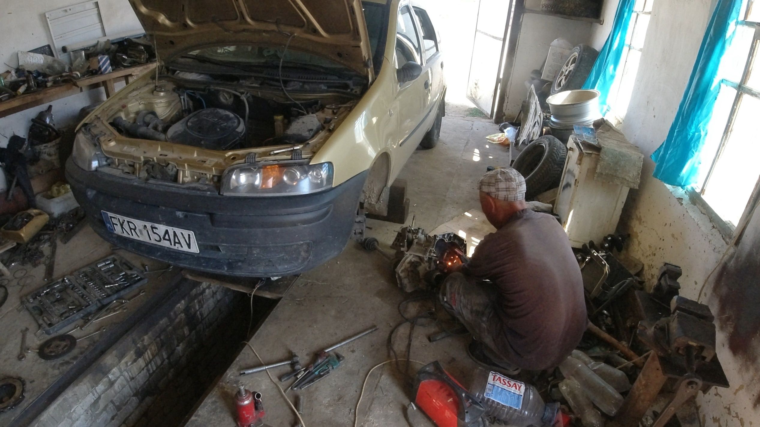 Fiat Punto u mechanika w Kazachstanie. Jeszcze nikt nie wie, że