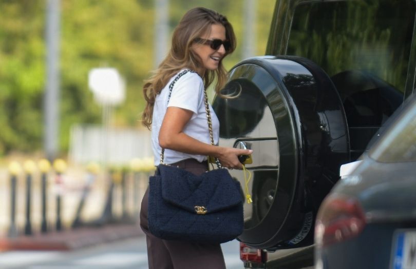 Anna Lewandowska załatwia sprawunki na mieście