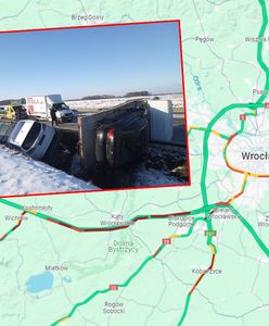 Wypadek lawety pod Wrocławiem. Ogromny korek na autostradzie