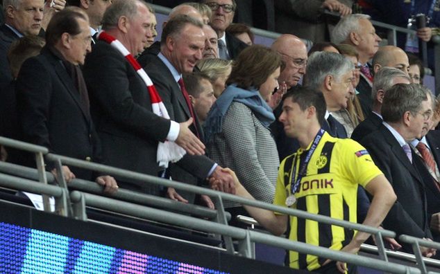 Robert Lewandowski po finale LM 2012/13 z Uliem Hoenessem i Karlem-Heinzem Rummeniggem / fot. GettyImages