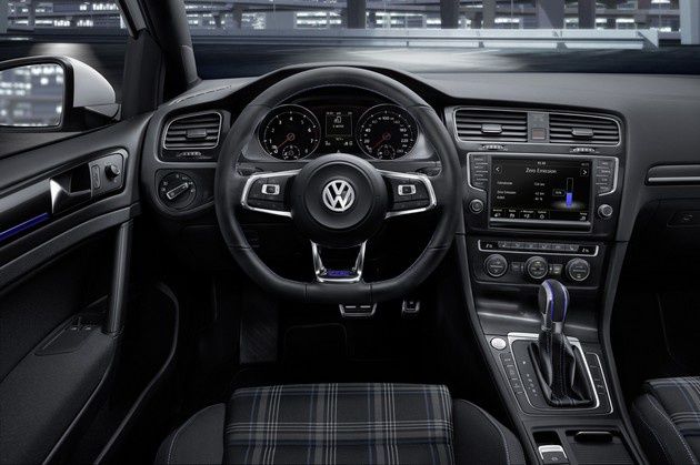 VW Golf GTE wnętrze