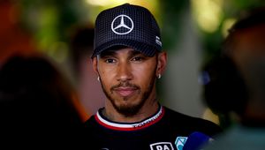 Lewis Hamilton popełnił kosztowny błąd? "To pogarsza sytuację"