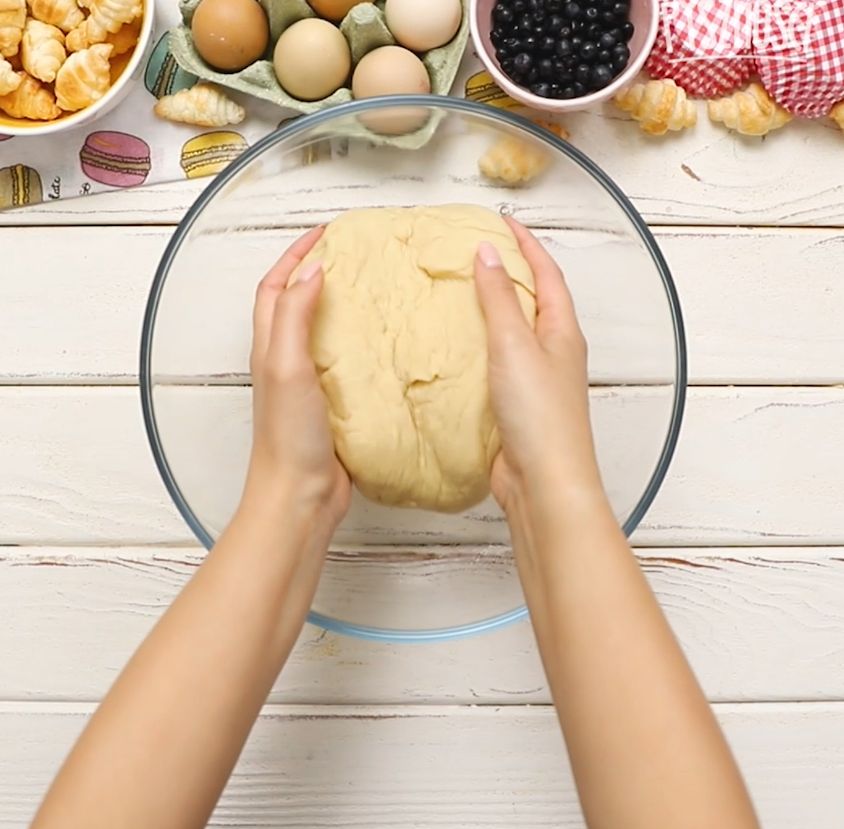 Dough for blueberry buns