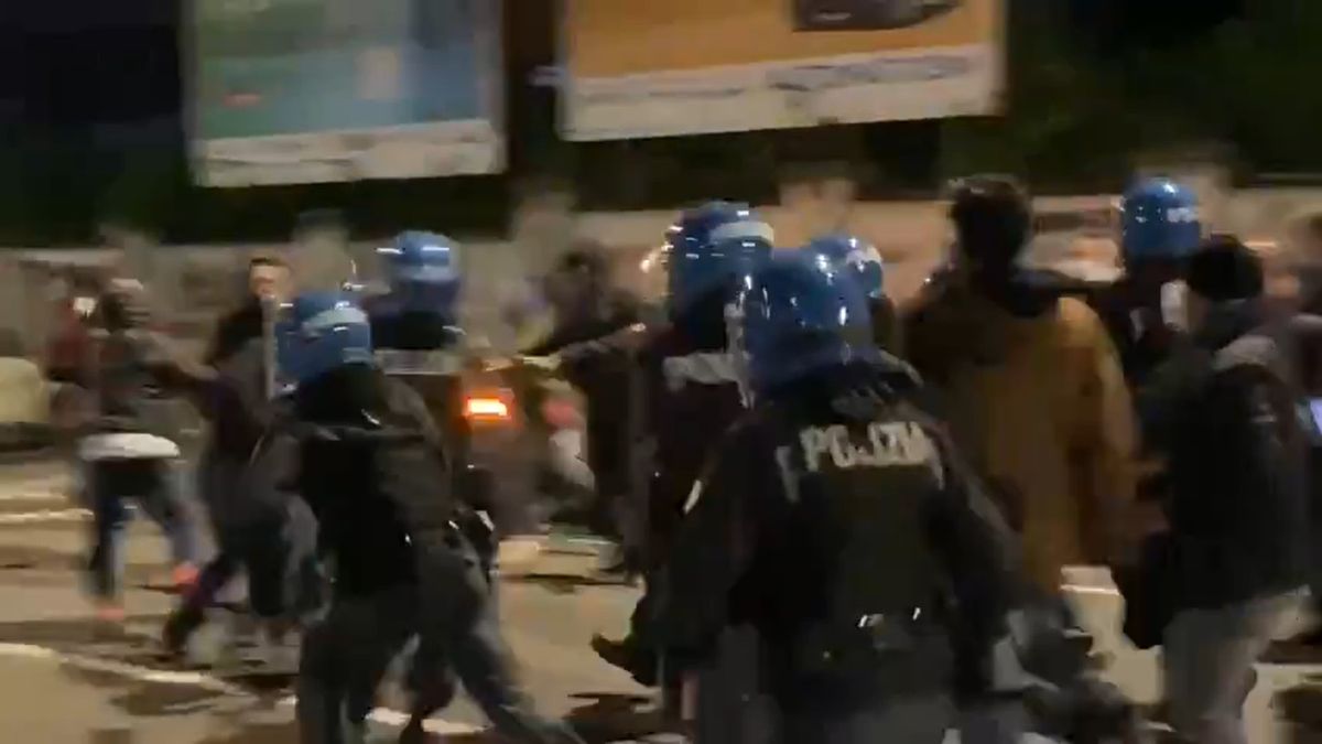 Zdjęcie okładkowe artykułu: Twitter / Toro News / Włoska policja przegania kibiców Torino FC