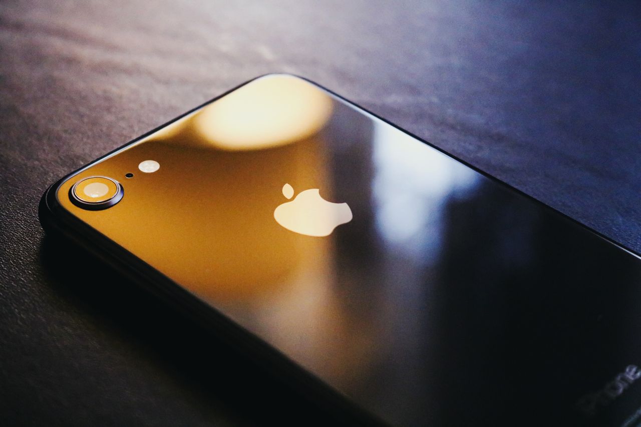 Apple obnaża branżę technologiczną. Słowem, usuń Facebooka
