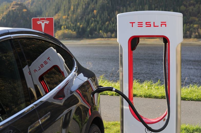 Tesla więcej warta niż Ford. Rekordowa wycena rynkowa producenta aut elektrycznych