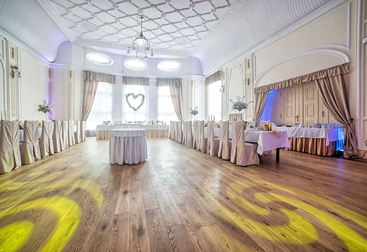 Zaplanowali studniówkę na luty. Dyrektorka zaprotestowała: "To Wielki Post"