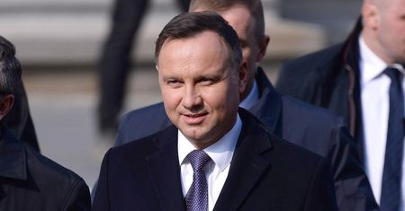 Andrzej Duda przyłapany. Prezydent zrobił to pod osłoną nocy