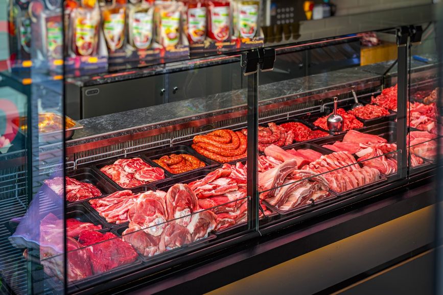 Porównali skład szynek z Biedronki i Lidla. Który produkt jest lepszy?