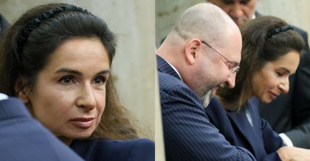 Marta Kaczyńska na zaprzysiężeniu Karola Nawrockiego. Rozmową zabawiał ją polityk PiS