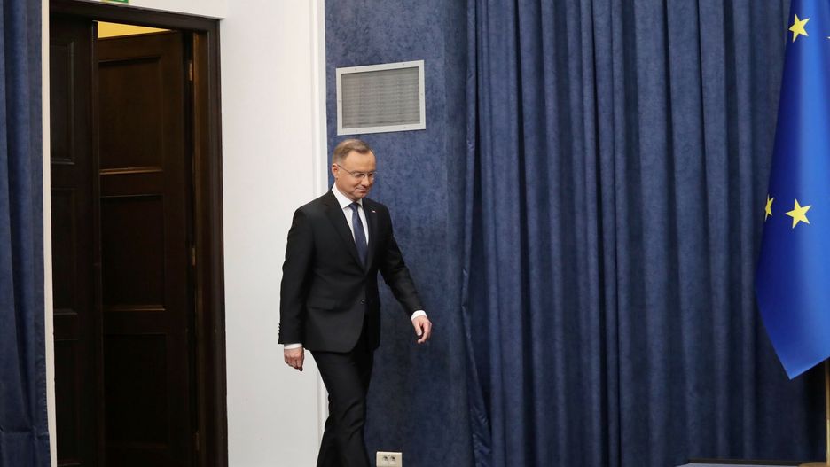 Prezydent Andrzej Duda nie jest gotów na stanowcze kroki w sprawie powierzenie misji tworzenia rządu, a to daje czas Prawu i Sprawiedliwości